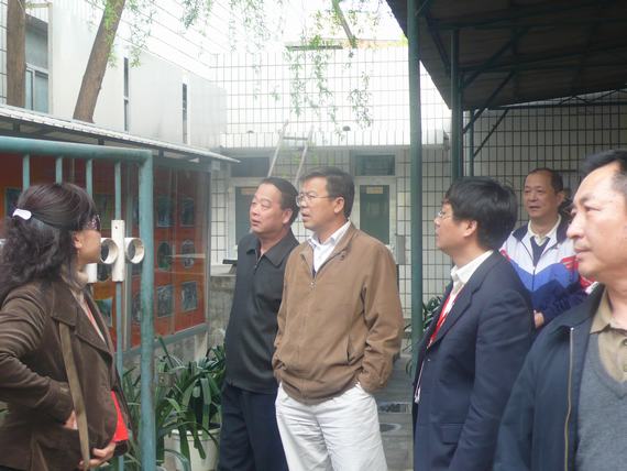 专家走访教职工活动中心