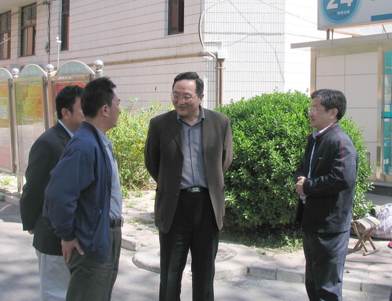 胡树祥书记认真听取工作汇报