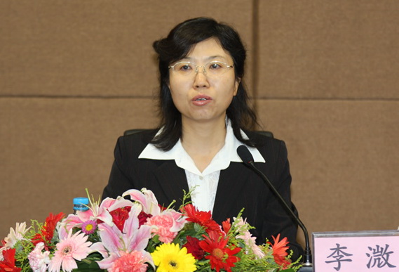 培训学院李溦院长代表学校致贺辞
