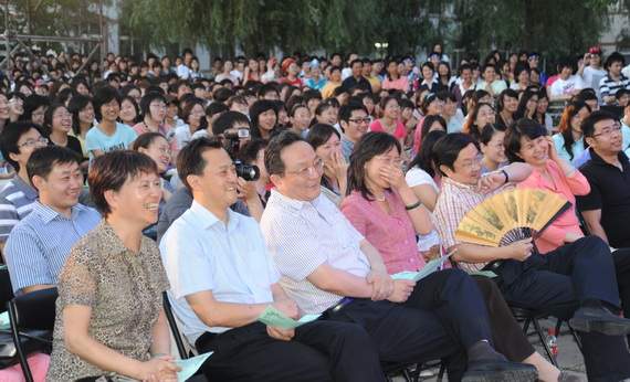 与会领导观看演出