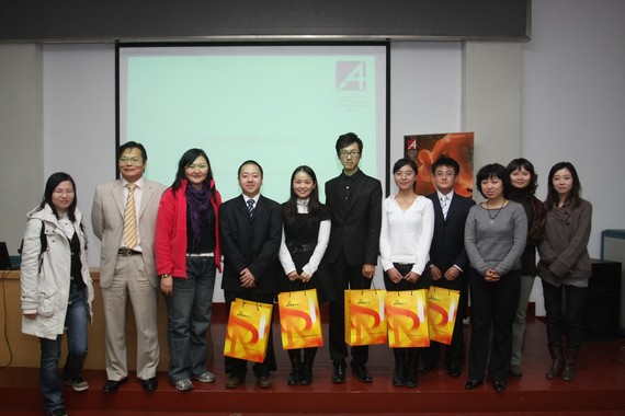我校代表李冒兴(左四)参加活动