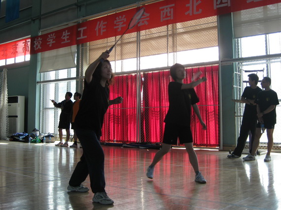 女双比赛激烈进行中