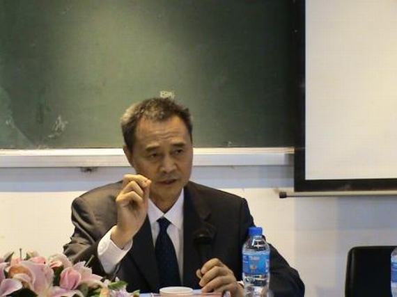 教师代表艾康老师