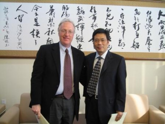 校长助理史建平教授与美国东北大学副校长Mr.Christopher_Hopey先生